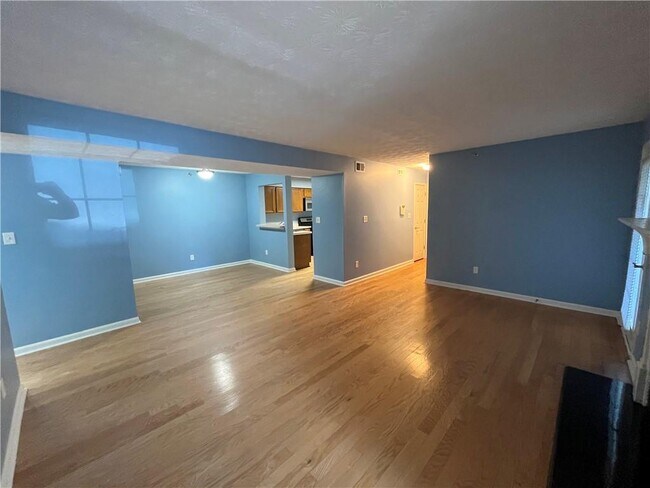 Building Photo - 4161 Riverlook Pkwy SE