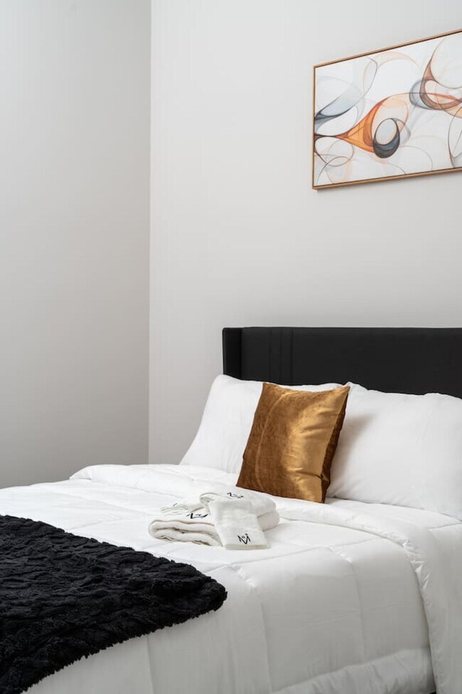 Building Photo - 3723 S Giles Ave