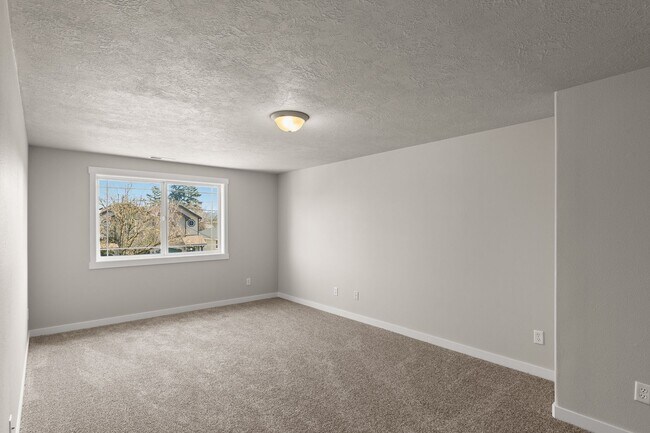 Building Photo - 5649 SE 83rd Ave