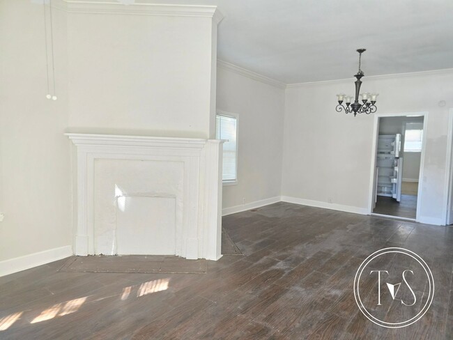 Building Photo - RATE DROP ALERT (was $1900/month)!