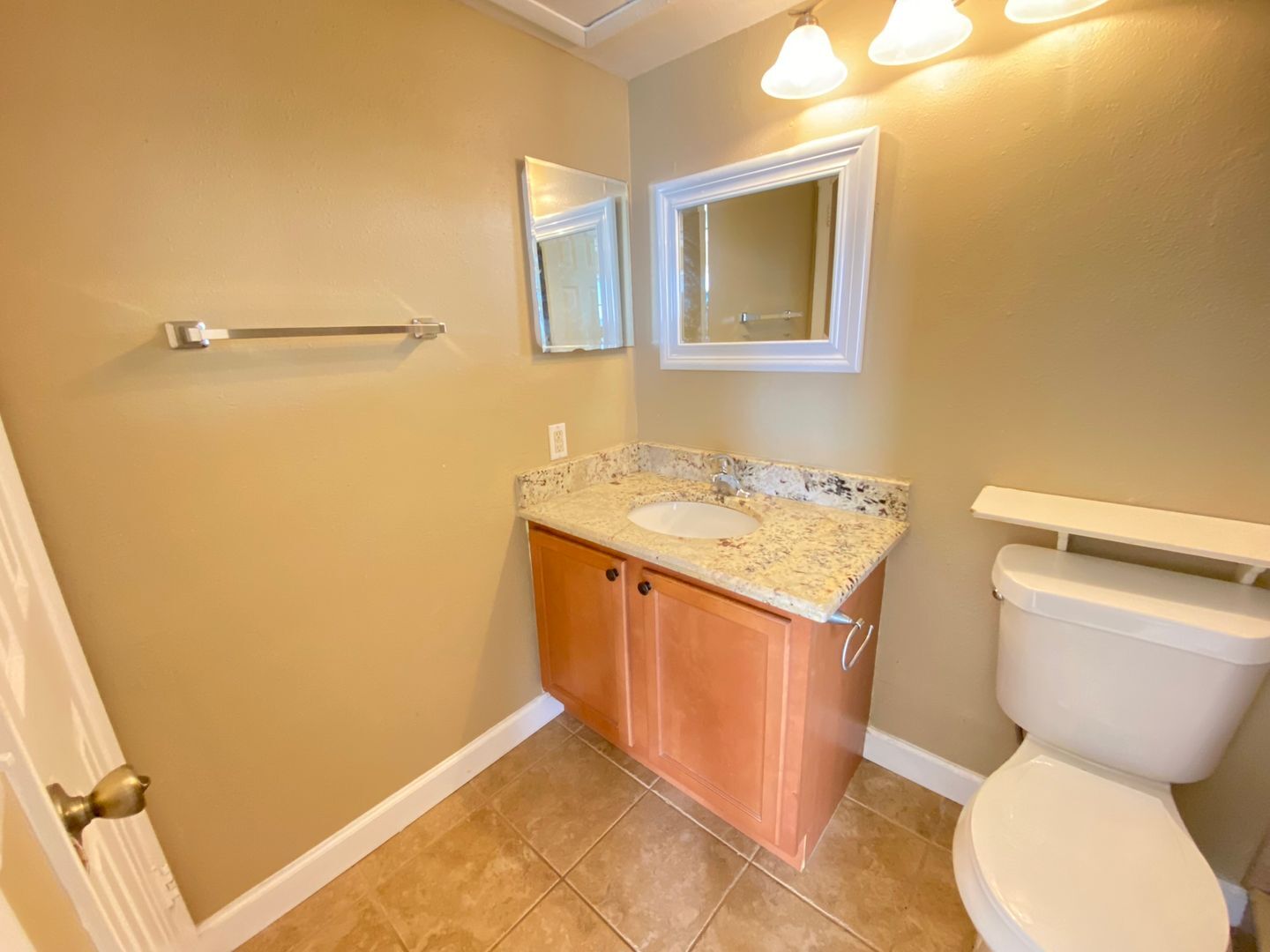 Building Photo - Altamonte Springs Lakefront Gated Community!  1/1 with a fireplace.  Coming Soon!