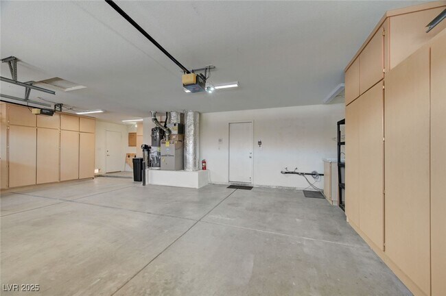Building Photo - 8208 W Ashkum Ave