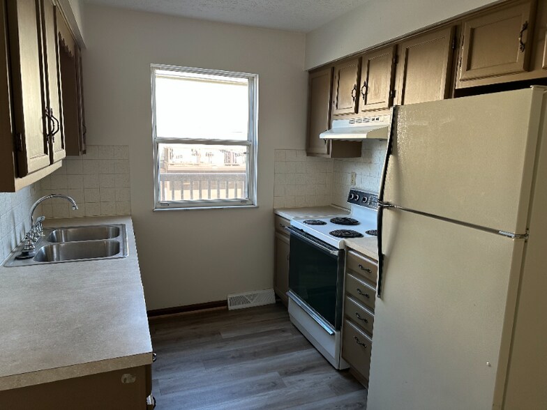 Building Photo - 4390 Darrow Rd