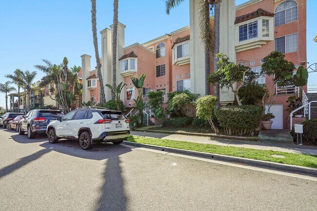 Building Photo - SD: Stunning 3BD/2.5BA Townhome in Imperial Beach with Ocean Views, Rooftop Patio & In-Unit Laundry