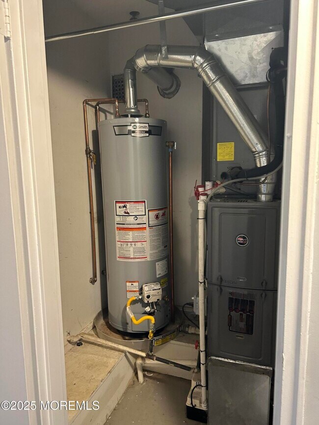 Building Photo - 661 Ocean Ave N