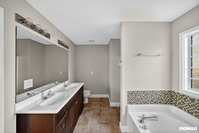 Building Photo - 405 Foxbridge Ct