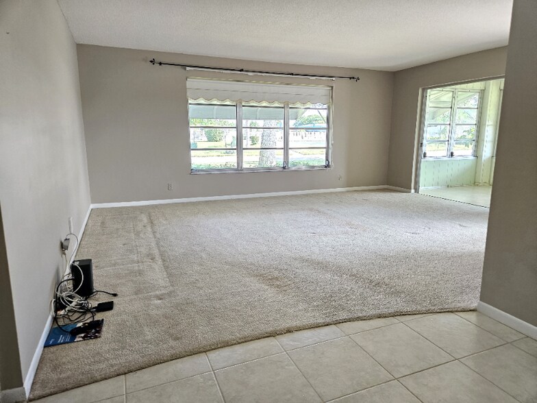 Building Photo - 277 W High Point Ct
