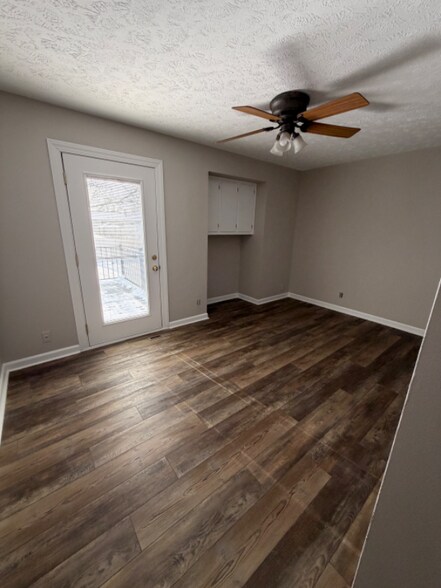 Building Photo - 221 E Glenmore Dr