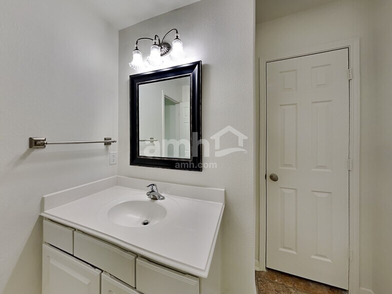 Building Photo - 16823 Accolade Way