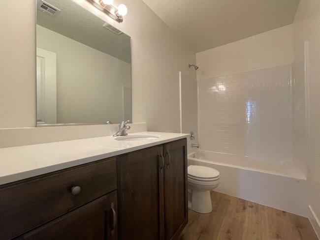 Building Photo - Desert Bluff 4 Bed Home!