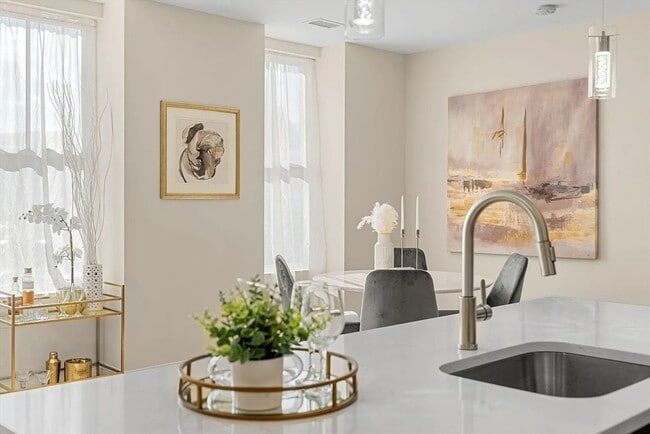 Building Photo - 124 Warren St