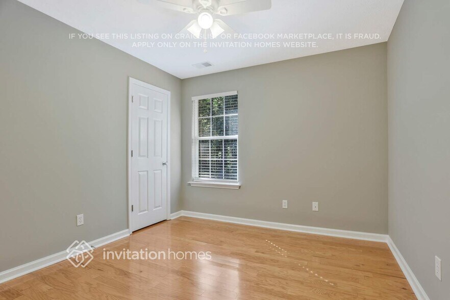 Building Photo - 3417 Sandlake Dr SW