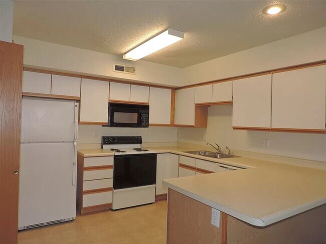 Building Photo - AUGUST 2026!!! 2 Bedroom, 2 Bath CONDO in CORALVILLE