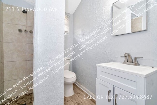 Building Photo - 211 N Pinewood Ave