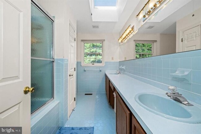 Building Photo - 253 Peoples Way