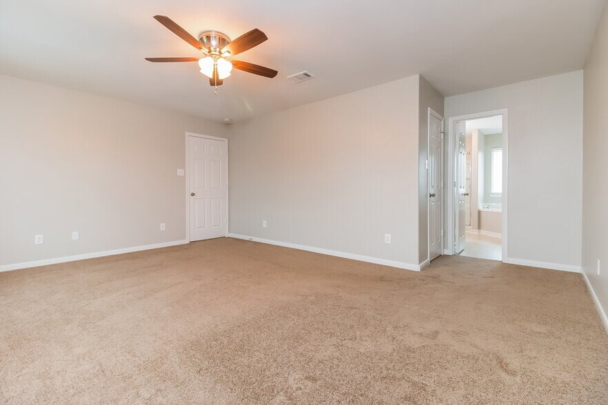 Building Photo - 29043 Village Creek Loop