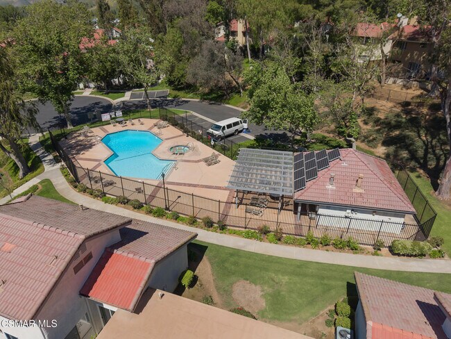 Building Photo - 974 Quarterhorse Ln