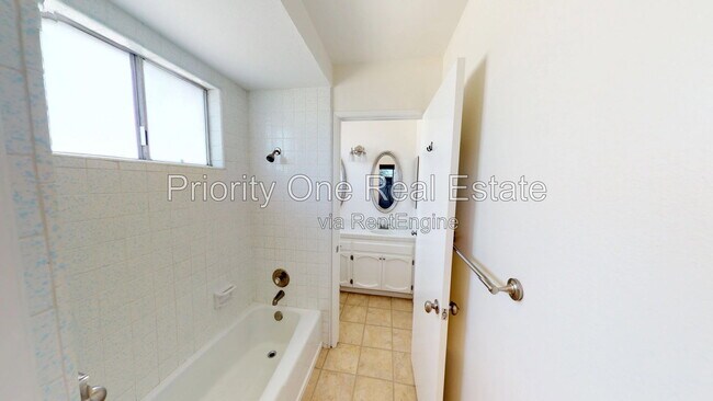 Building Photo - 4476 33rd Pl
