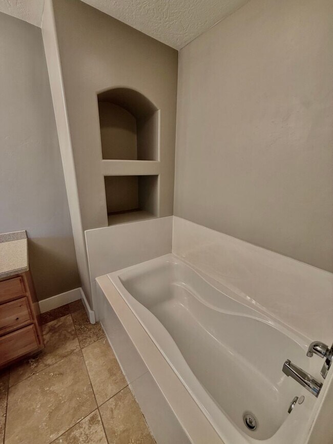 Building Photo - Lehi 3 Bedroom Town Home Pets OK
