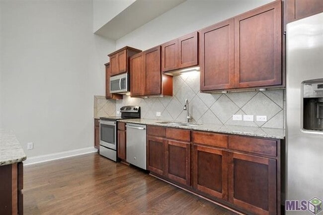 Building Photo - 4 Bedroom House off Old Hammond near S. Fl...