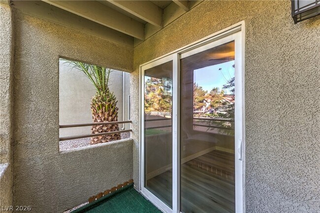 Building Photo - 3145 E Flamingo Rd