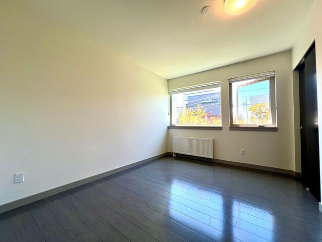 Building Photo - LUXURY ALKI 3 BED TOWNHOME FOR RENT W EXPANSIVE WATER VIEWS!
