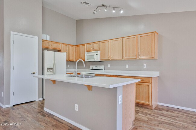 Building Photo - 13337 W Cottonwood St