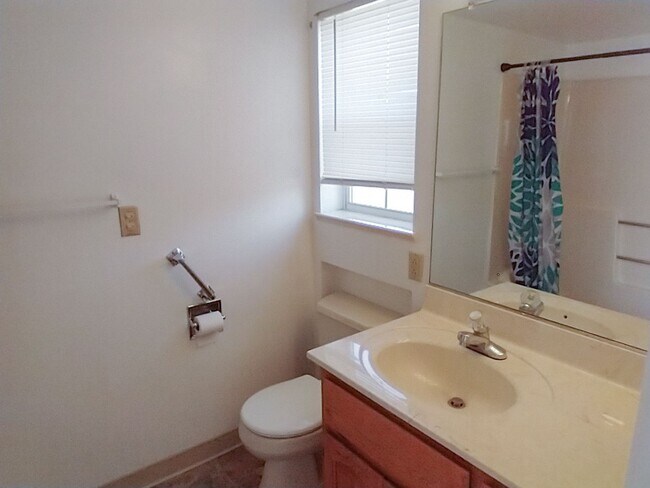 Building Photo - MOVE IN SPECIAL $500 OFF FIRST MONTHS RENT