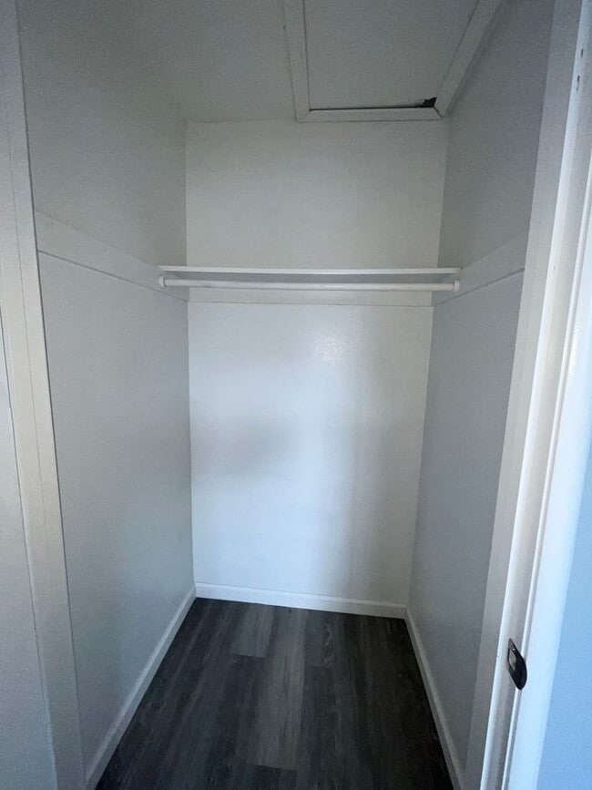 Building Photo - 3208