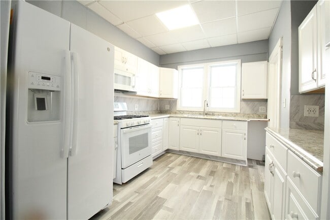 Building Photo - 249 Princeton Ave