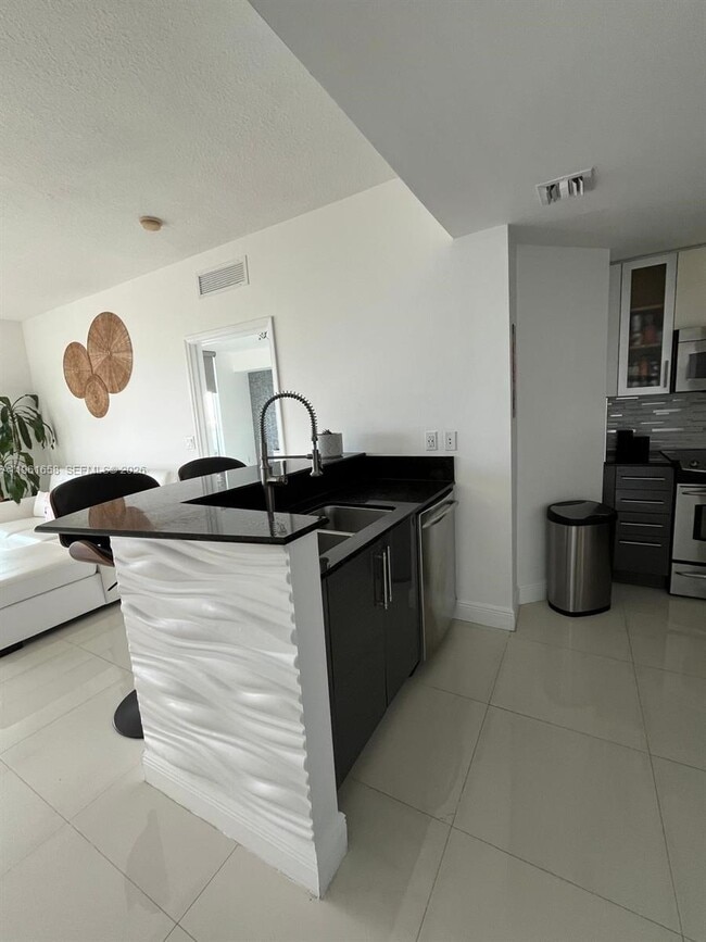 Building Photo - 7910 Harbor Island Dr