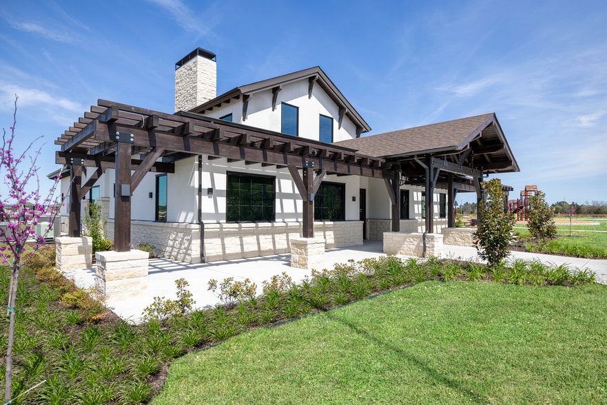 Building Photo - 233 Noriker Dr
