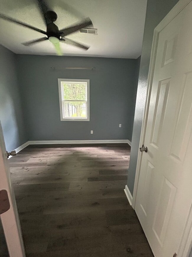 Building Photo - Charming 3 Bedroom, 1 Bath Home – 1,440 Sq...