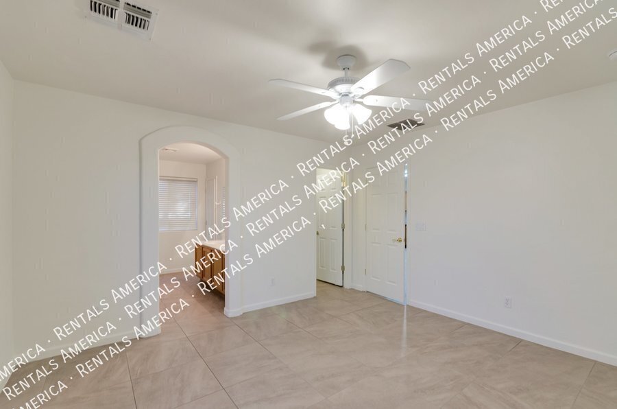 Building Photo - 8445 S Burien Rd