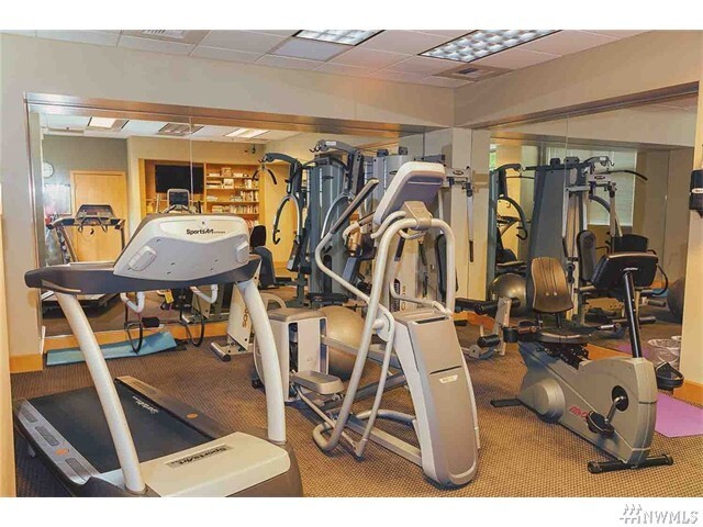 Building Photo - Charming Studio in Downtown Bellevue