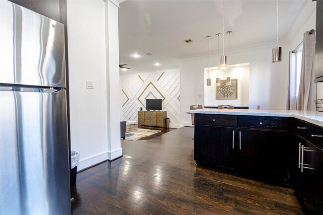 Building Photo - 1205 Summer St