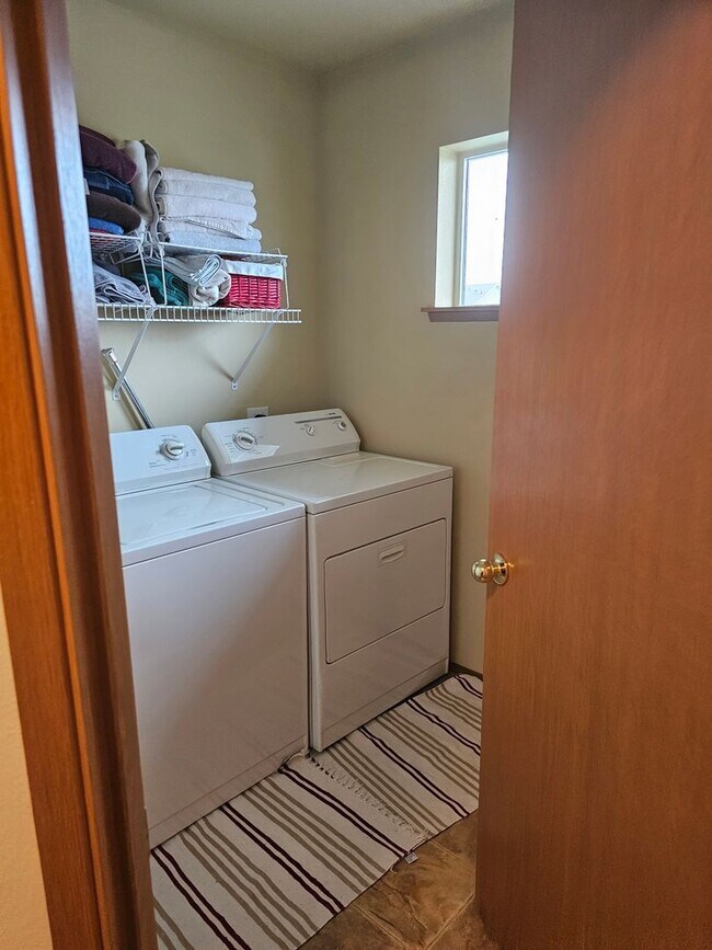 Building Photo - 3 Bedroom Home for rent in Tahoma Terra community!