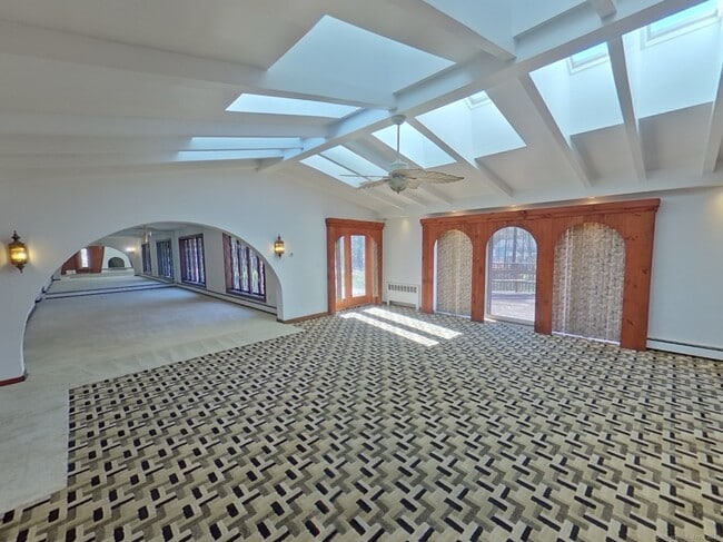 Building Photo - 48 Tower Ln