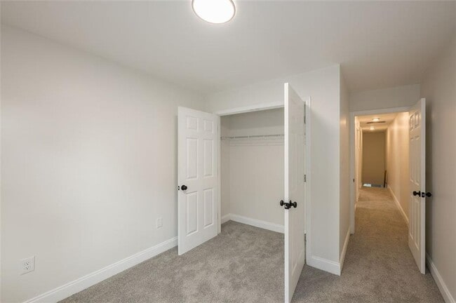 Building Photo - 2027 Lois Pl NW