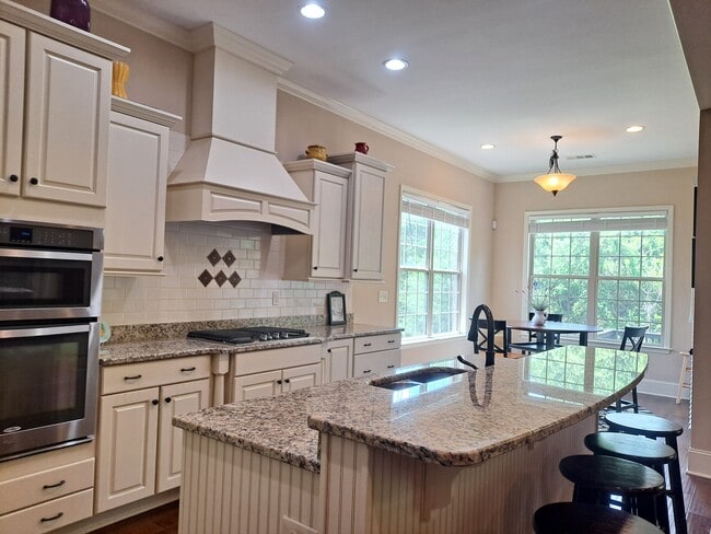 Building Photo - 12170 Inglecrest Ln