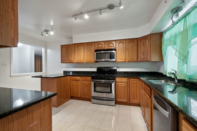 Building Photo - 5840 N Kimball Ave