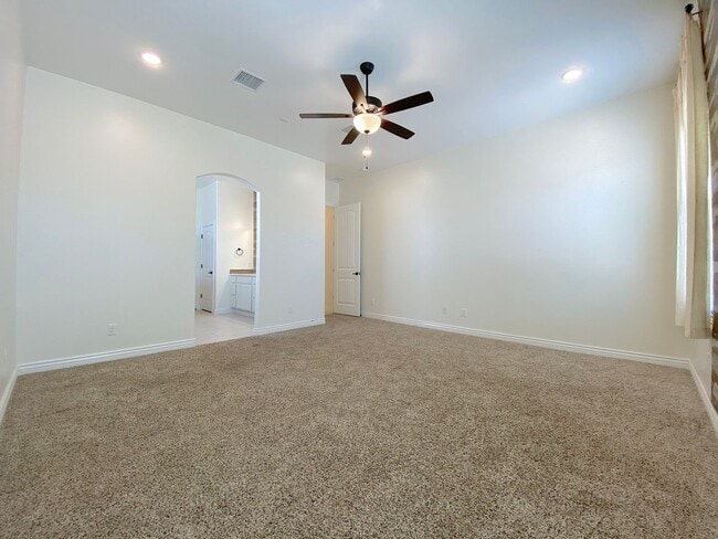 Building Photo - East El Paso 4 bed/ 2.5 Bath Refrig A/C