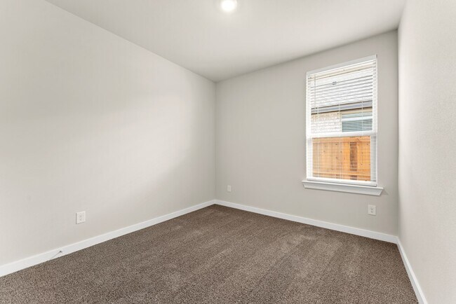 Building Photo - 2101 Fortune Dr