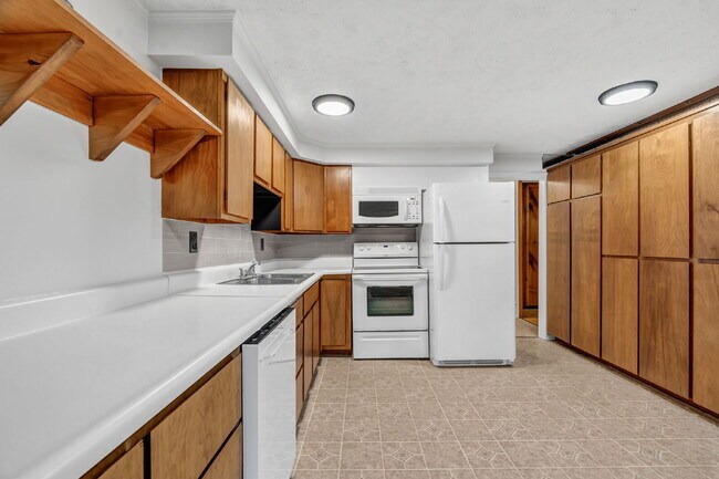 Building Photo - Mid-Century Cool Meets Maine Serenity Design. Privacy. Location. This one has it all.