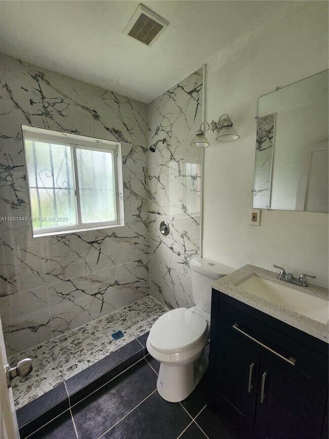 Building Photo - 890 NW 106th St