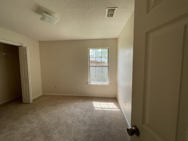 Building Photo - House for Rent