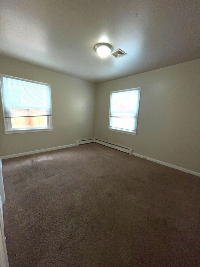 Building Photo - 3 bed 1 bath home in South Salem