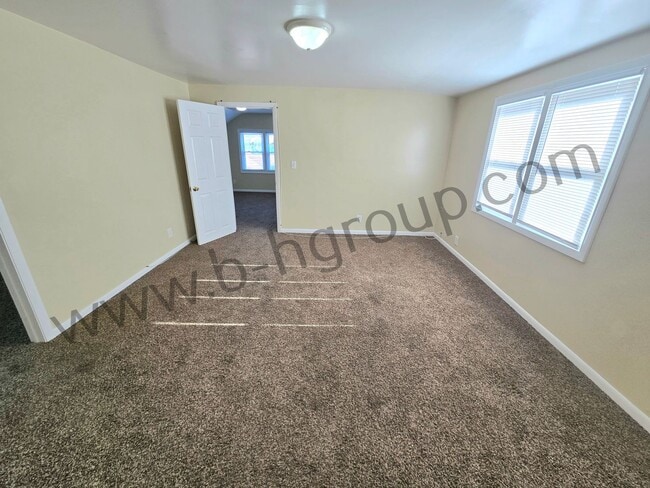 Building Photo - 5004 28th Ave