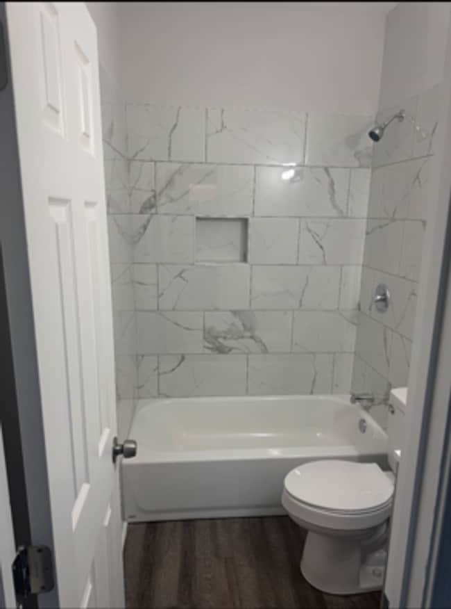 Building Photo - Beautifully Updated Townhome in Prime Location – Move-In Ready!