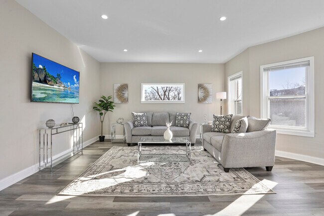 Building Photo - 1111 Bonnie Brae Pl